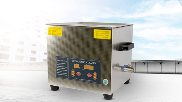 使用玻璃面板清洗機(jī)時(shí)應(yīng)該注意的事項(xiàng)